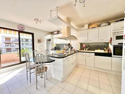 Appartement - 210 m² - 5 pièces