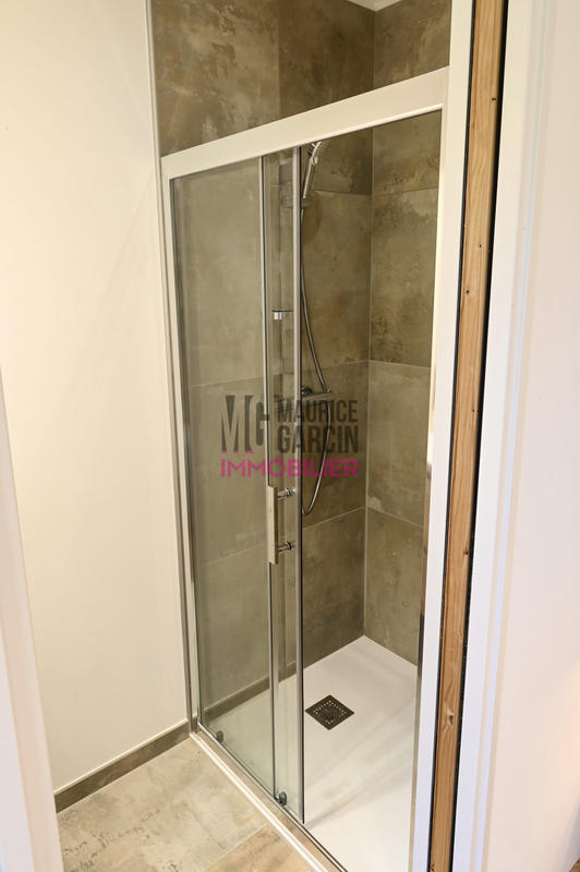 Maison - 250 m² - 8 pièces