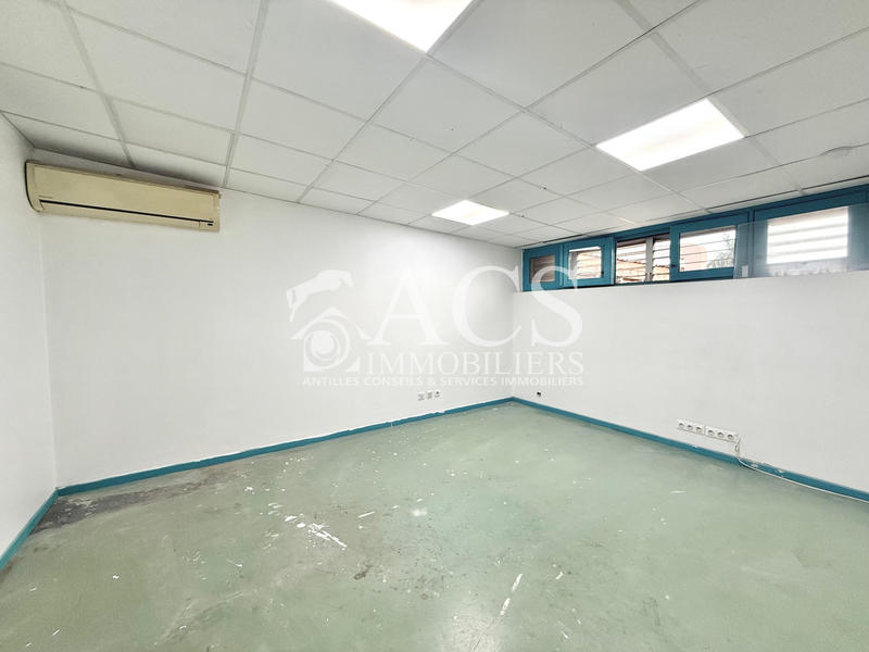 Bureau - 150 m² - 9 pièces