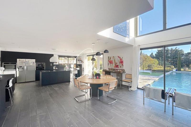 Maison - 180 m² - 5 pièces