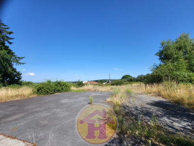 Local commercial - 1 947 m² - 16 pièces