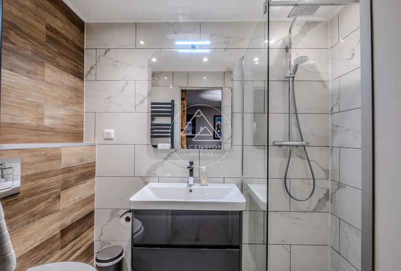 Châlet - 248 m² - 7 pièces