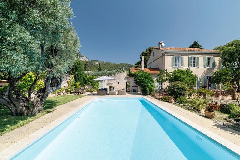 Propriété - 564 m² - 16 pièces