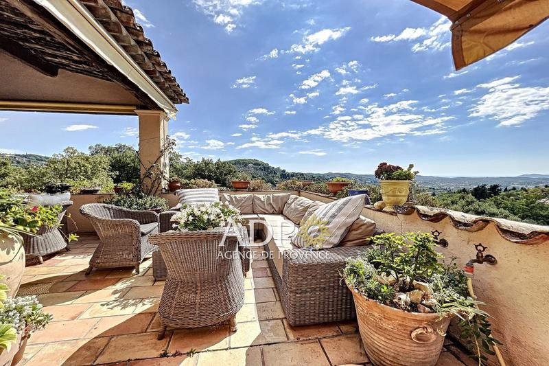 Propriété - 300 m² - 8 pièces