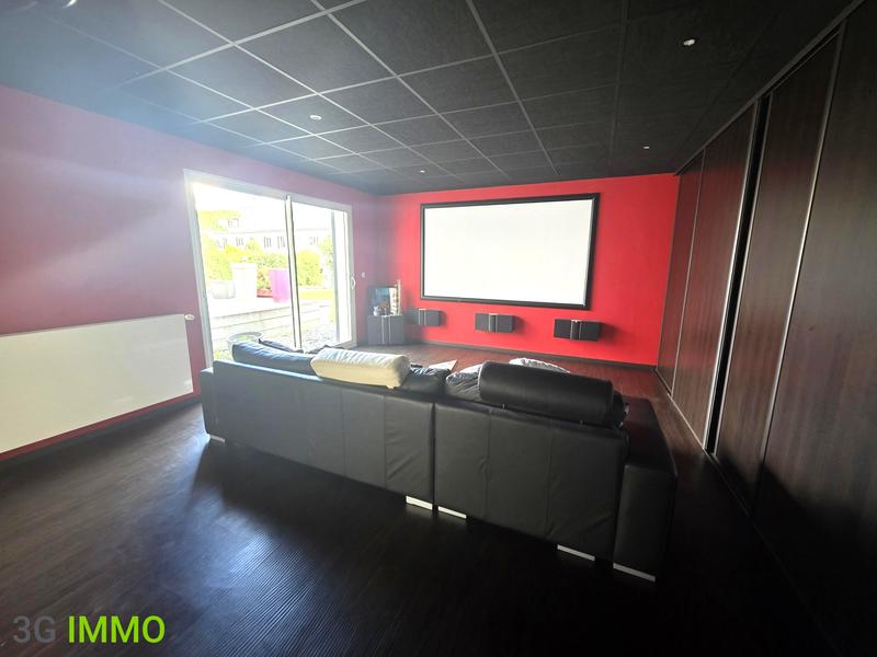 Maison - 330 m² - 9 pièces