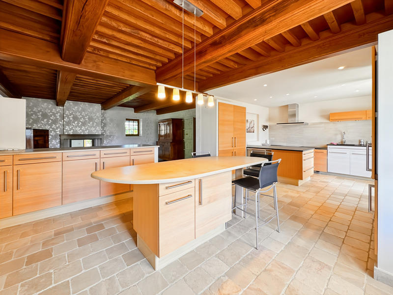 Maison - 346 m² - 11 pièces