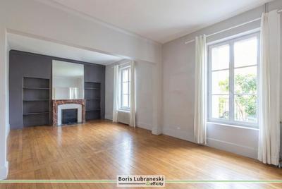 Maison - 206 m² - 7 pièces