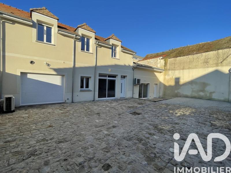 Maison - 200 m² - 7 pièces