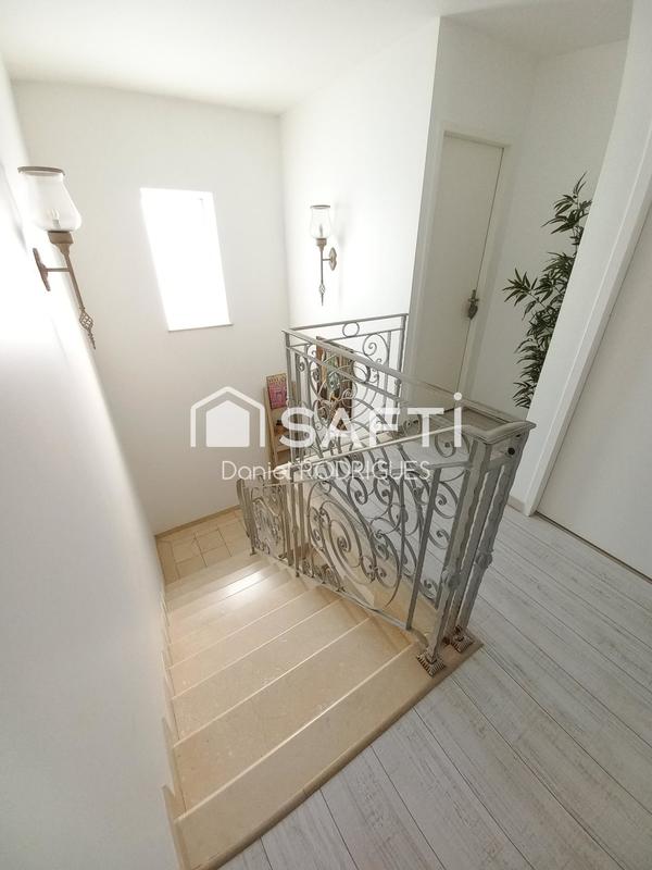 Maison - 197 m² - 8 pièces