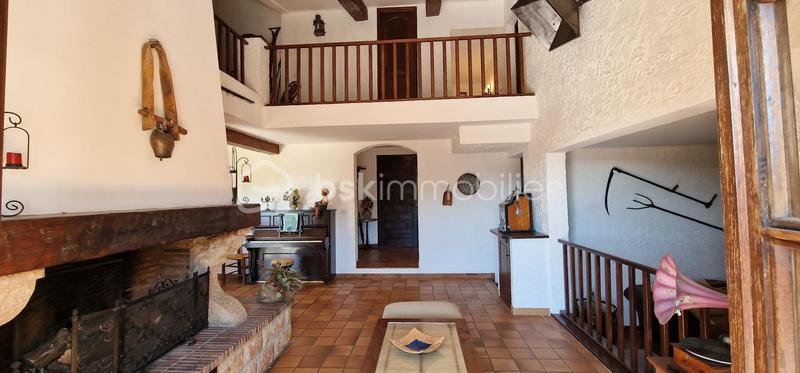 Propriété - 207 m² - 6 pièces