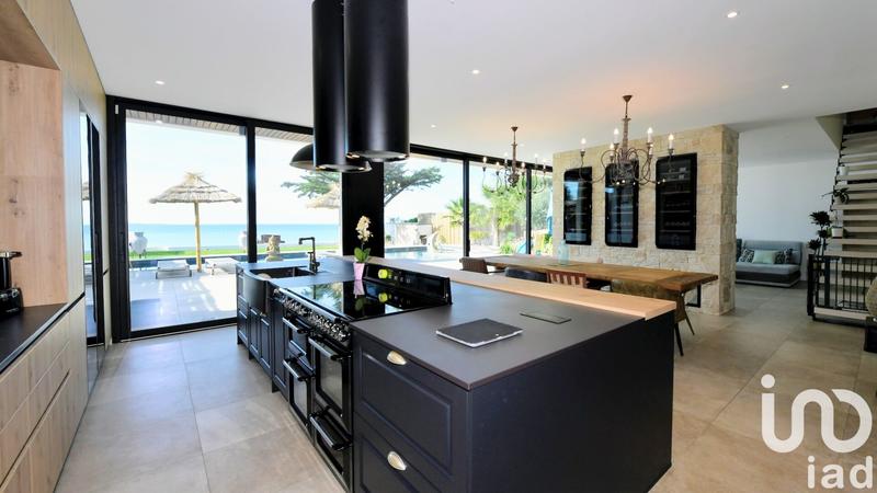 Maison - 240 m² - 7 pièces