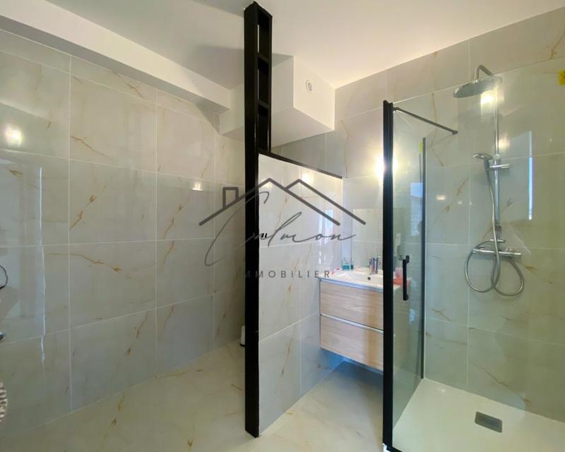 Maison - 250 m² - 7 pièces