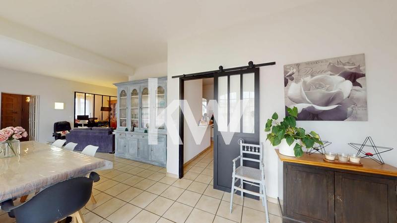 Maison - 214 m² - 9 pièces