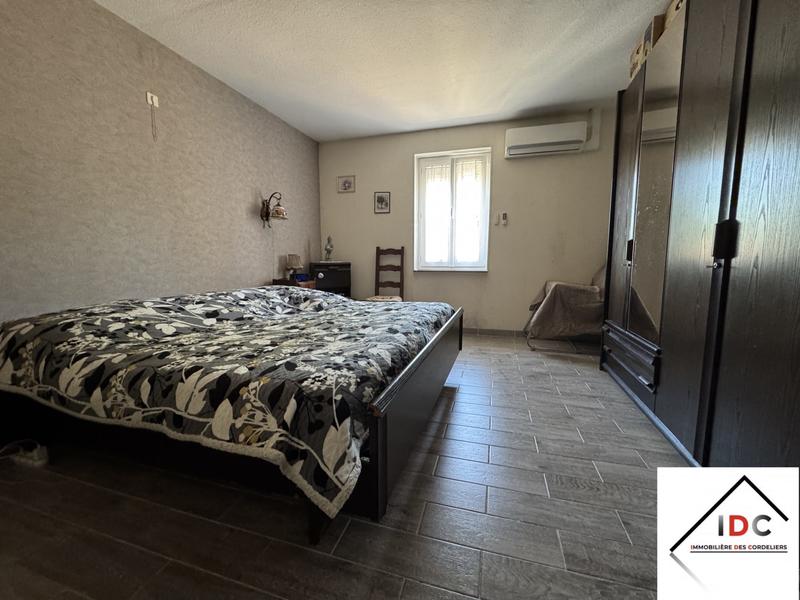 Maison - 213 m² - 3 pièces