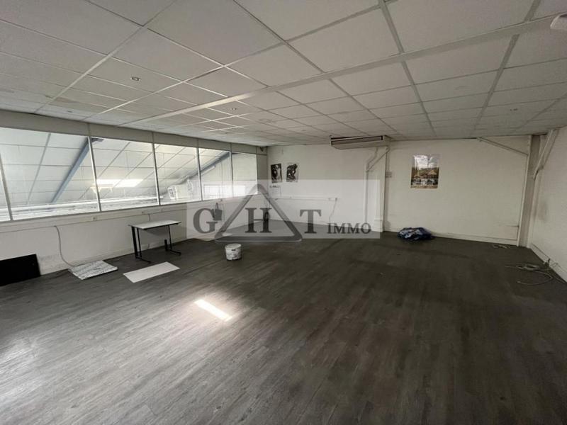 Entrepôt - 671 m²