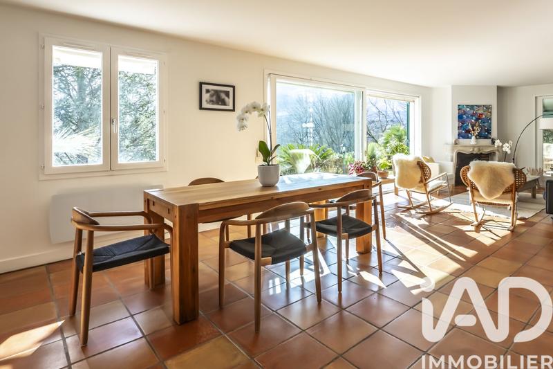 Maison - 227 m² - 7 pièces