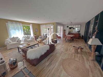 Maison - 183 m² - 6 pièces