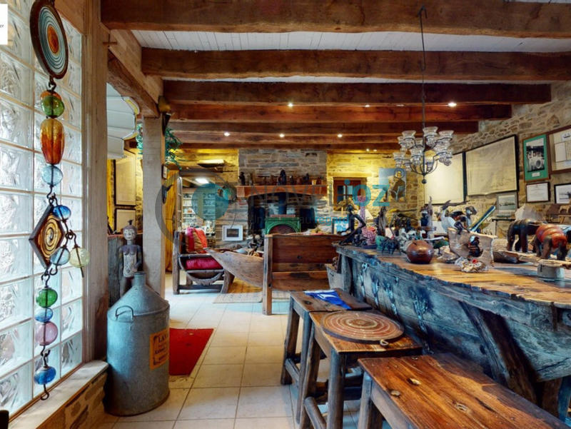 Maison - 259 m² - 8 pièces