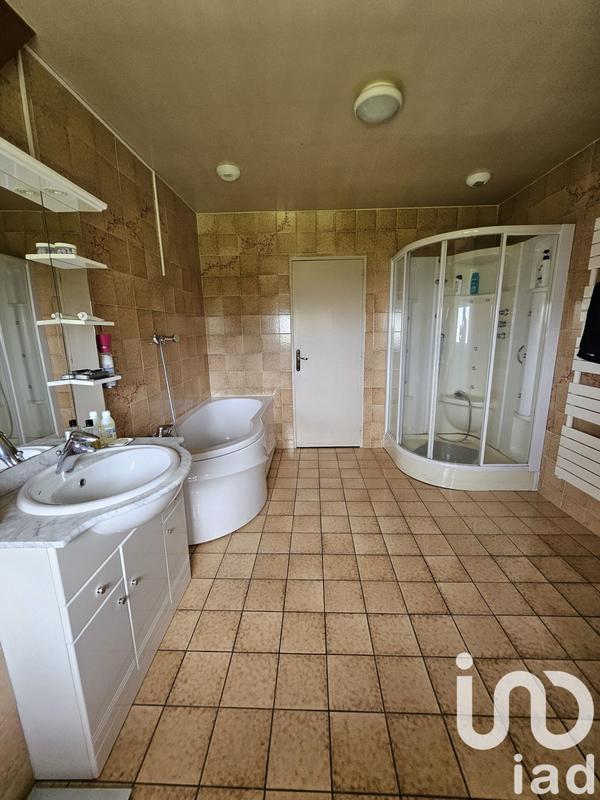 Maison - 230 m² - 7 pièces