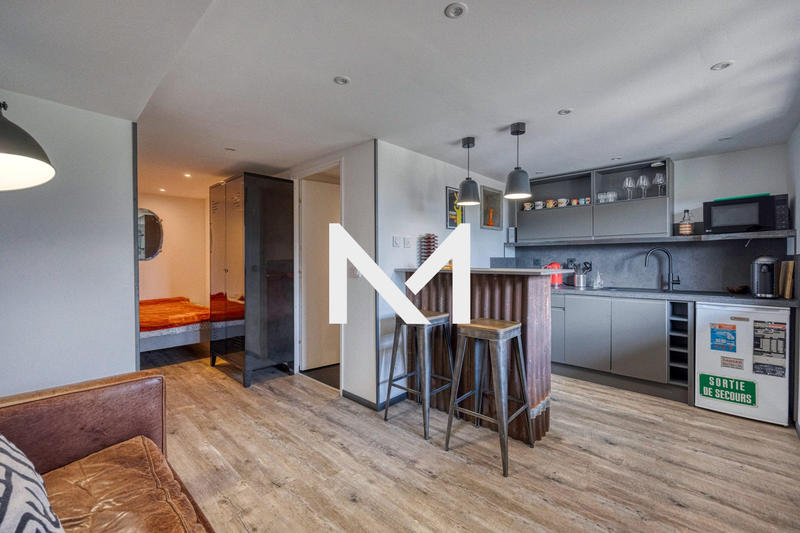 Maison - 229 m² - 7 pièces