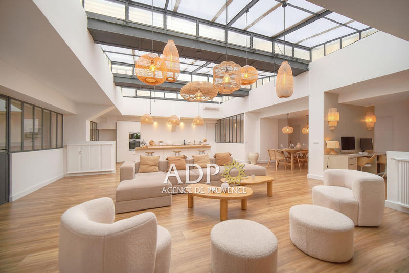 Loft - 194 m² - 5 pièces