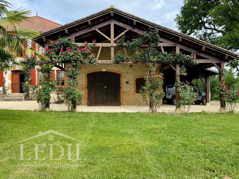 Maison - 424 m² - 7 pièces