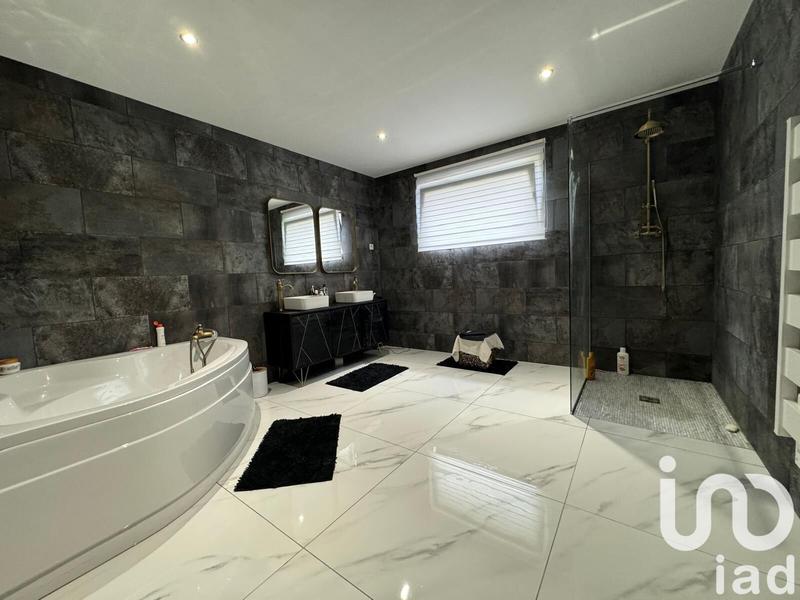 Maison de maîtres - 212 m² - 10 pièces