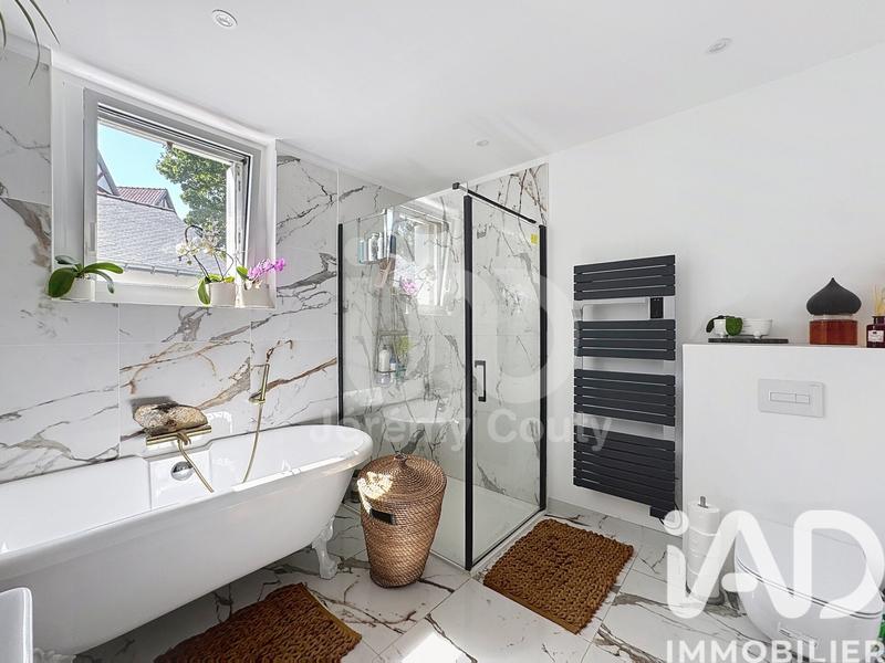 Maison - 187 m² - 11 pièces