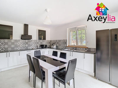 Maison - 240 m² - 7 pièces