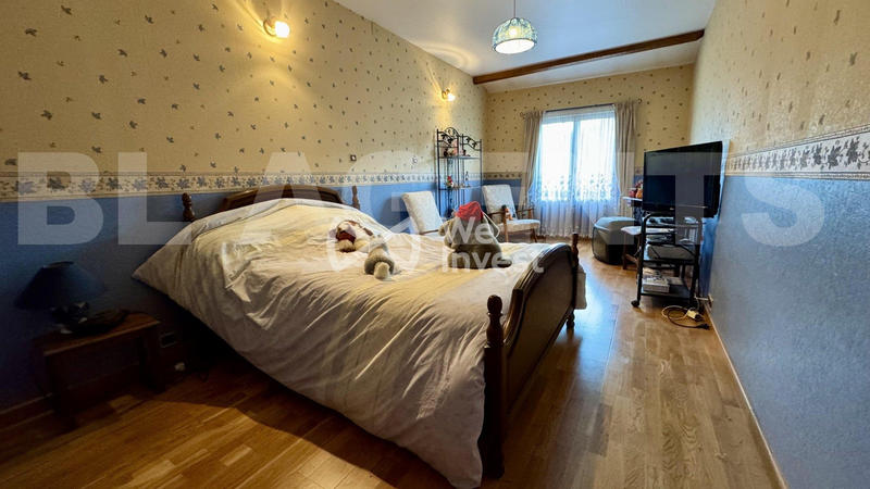 Maison - 231 m² - 7 pièces