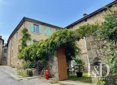 Maison ancienne - 1 490 m² - 40 pièces