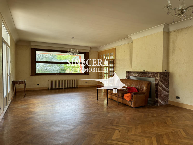 Propriété - 600 m² - 16 pièces