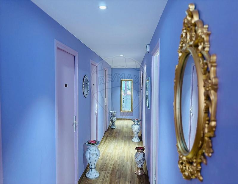 Local commercial - 325 m² - 15 pièces