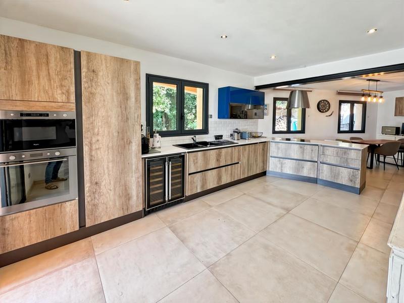 Villa - 350 m² - 9 pièces