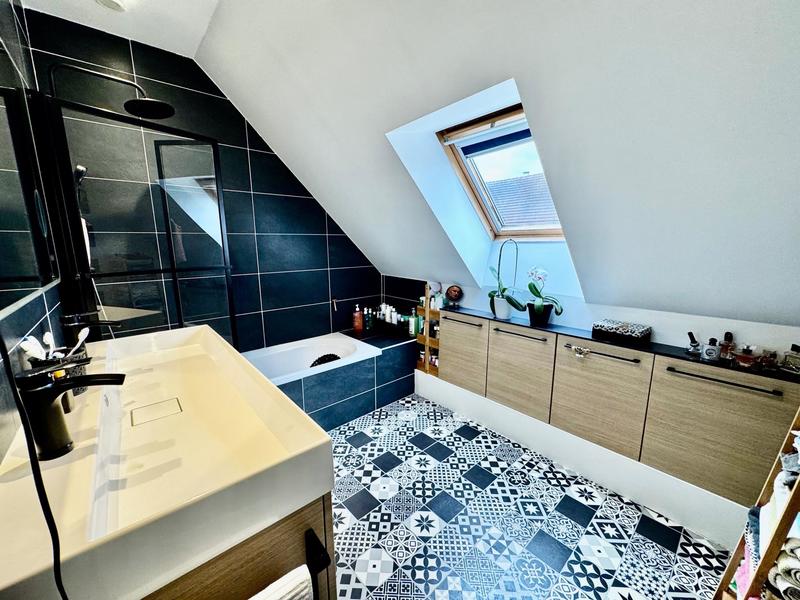 Maison - 96 m² - 5 pièces