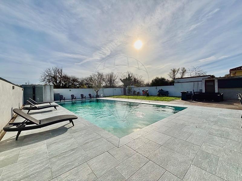 Maison - 262 m² - 6 pièces