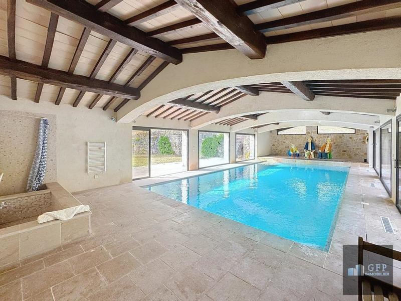 Villa - 401 m² - 8 pièces