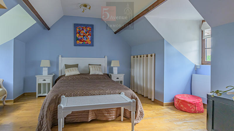 Maison - 335 m² - 12 pièces