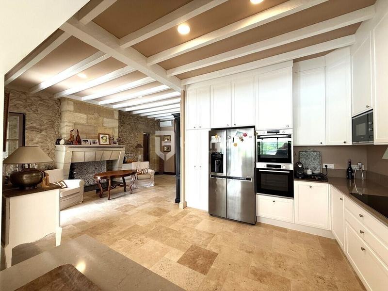 Maison - 306 m² - 9 pièces