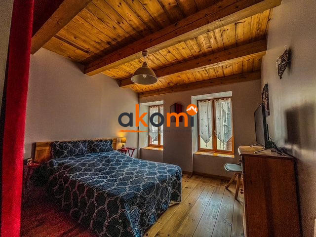 Maison - 249 m² - 8 pièces