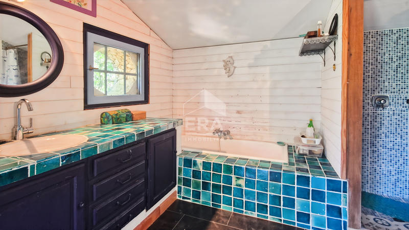 Maison - 270 m² - 9 pièces