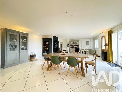 Maison - 228 m² - 8 pièces
