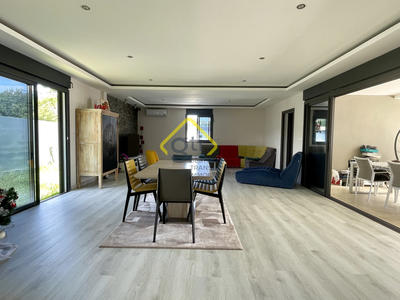 Maison - 180 m² - 7 pièces