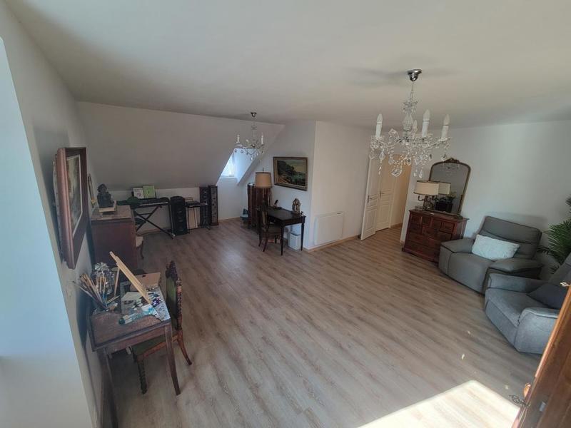 Maison - 215 m² - 10 pièces