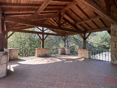 Maison - 210 m² - 8 pièces