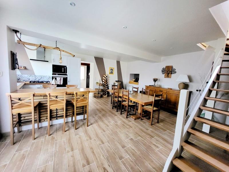 Maison - 186 m² - 8 pièces