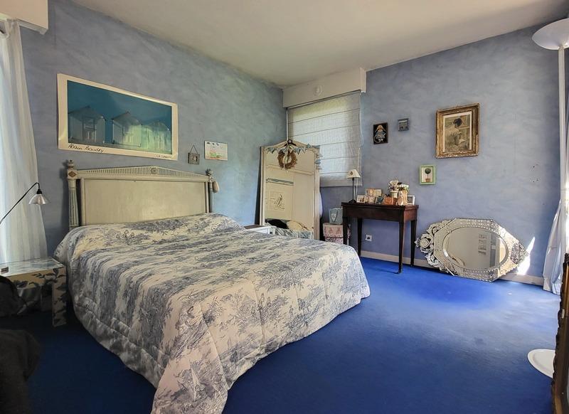 Maison - 250 m² - 11 pièces