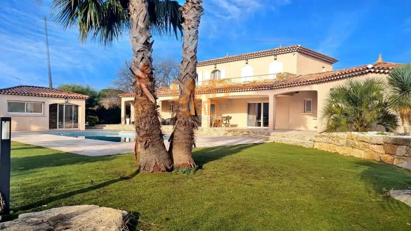 Propriété - 250 m² - 7 pièces