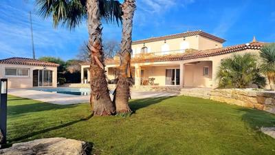 Propriété - 250 m² - 7 pièces