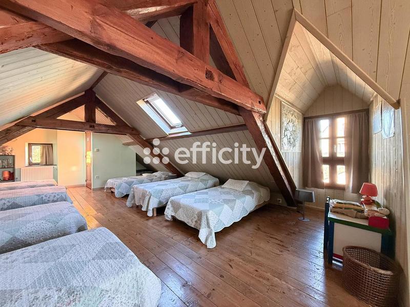 Maison - 275 m² - 9 pièces